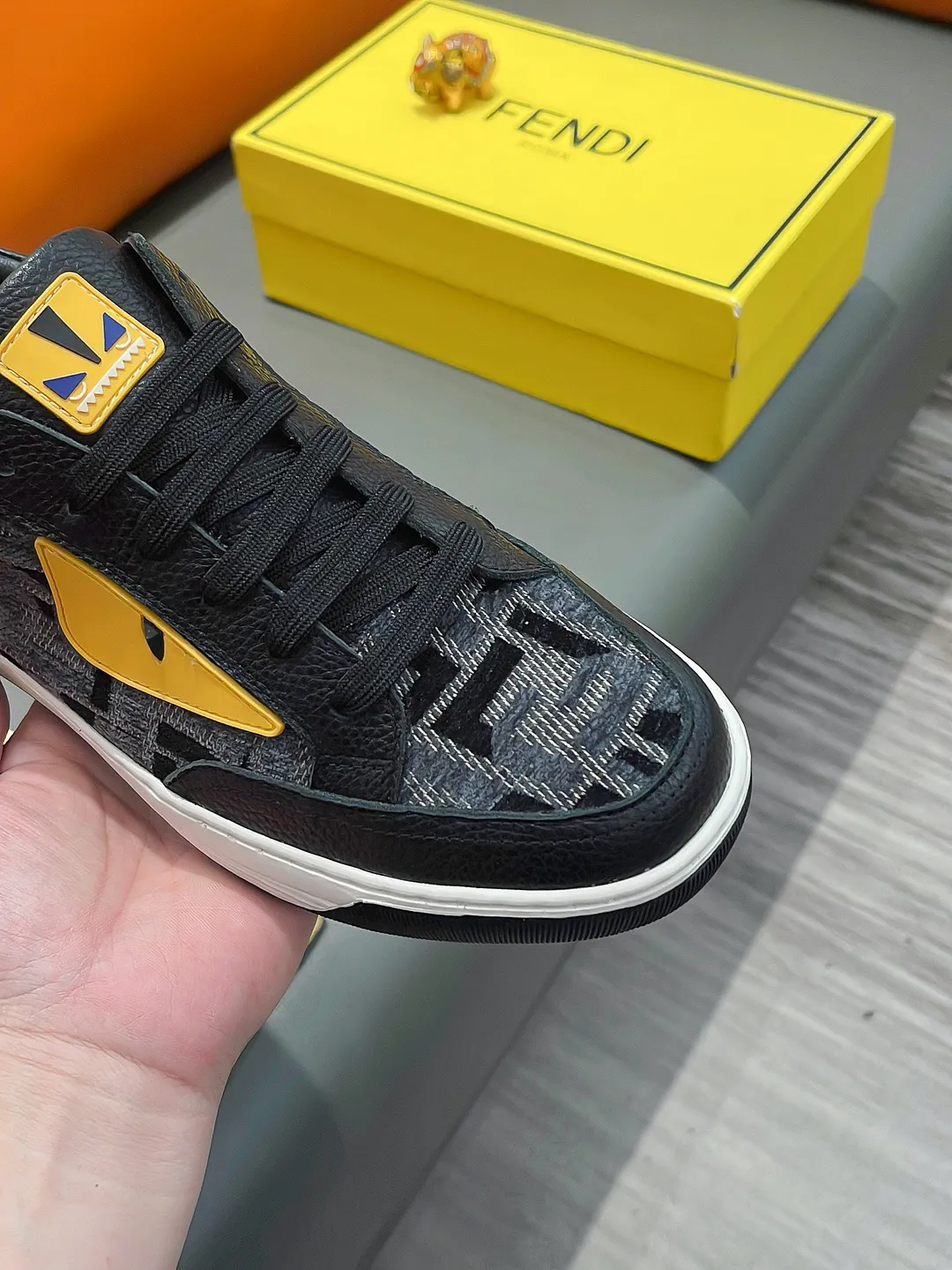 Men's shoes FENDI "Fendi" P400 Regular size: 38-44 (casual shoes) Product materials: Selected cowhide upper, soft sheepskin lining; original outsole.